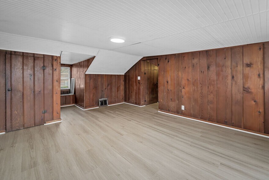 Building Photo - 246 Louisa Ave