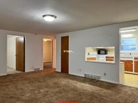 Building Photo - Charming 2 Bed, 1 Bath Apartment in Appleton, WI - Spacious & Convenient!