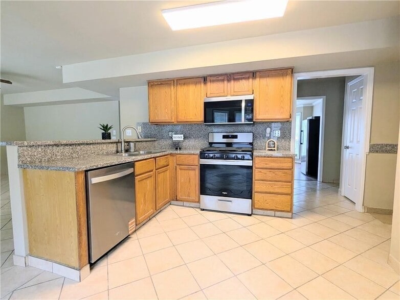 Building Photo - 830 Meadowsong Cir