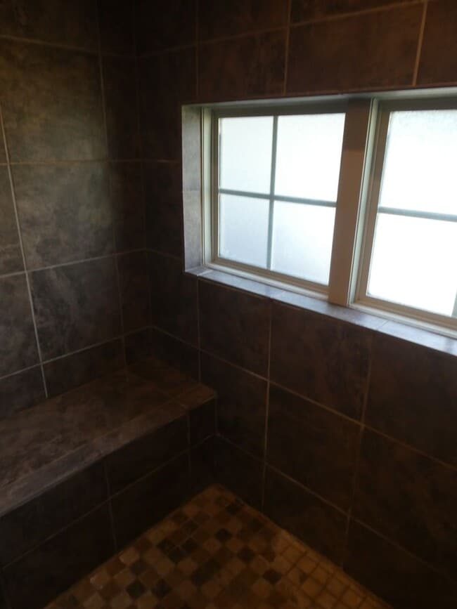 Building Photo - Two-story cottage with 3 bedrooms and 2-1/...