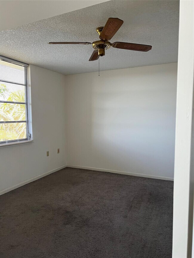 Building Photo - 1526 Whitehall Dr