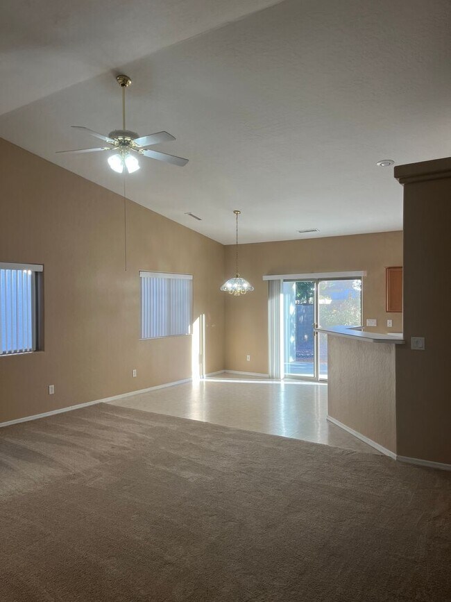 Building Photo - Spacious Three Bedroom Home in Granville R...