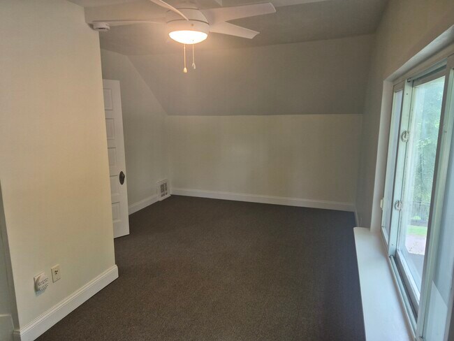 Building Photo - 316 1st St