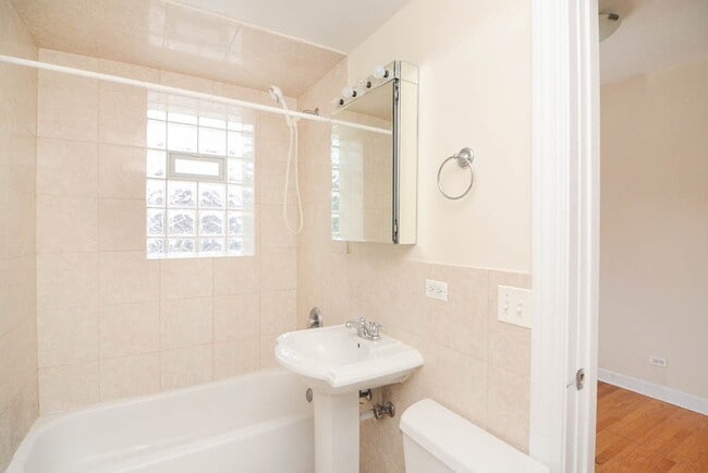 Building Photo - 3233 N Clifton Ave