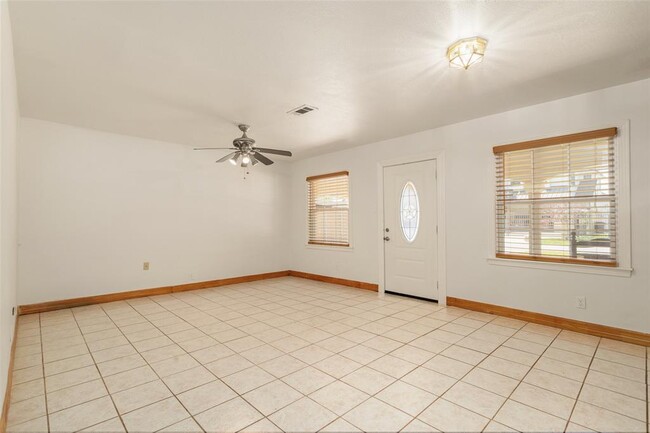 Building Photo - 1306 Zora St