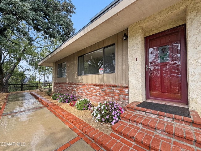 Building Photo - 2485 E Hillcrest Dr