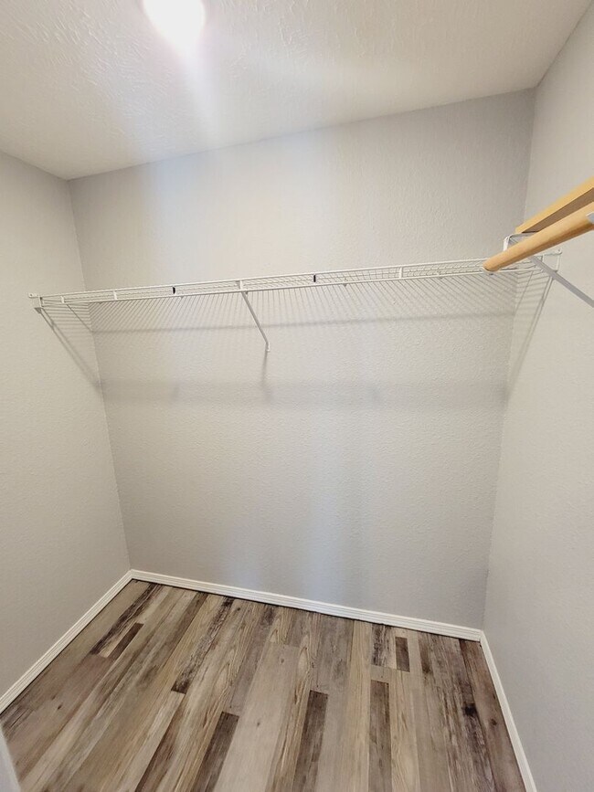 Building Photo - Bent Tree Subdivision - 4 BR - 2 Living Areas - 3 Car