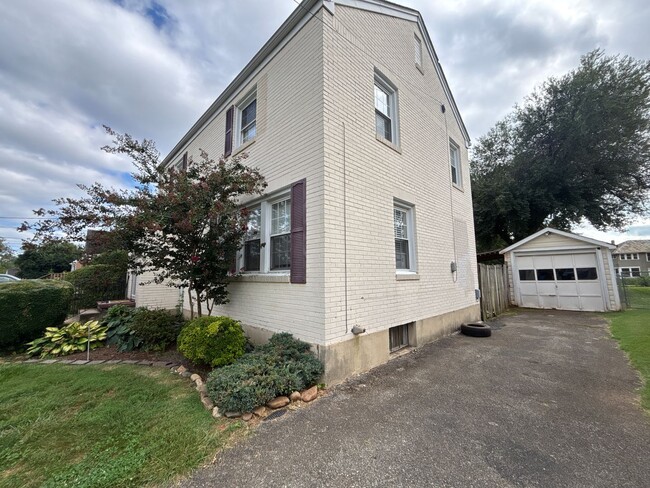 Building Photo - 4318 Delray St NW