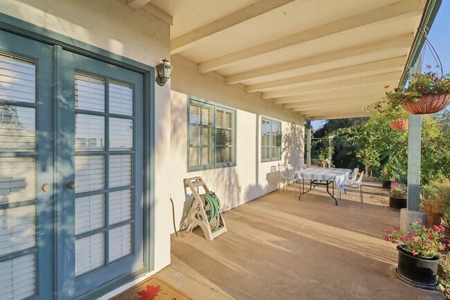 Building Photo - 2908 Lakemont Dr