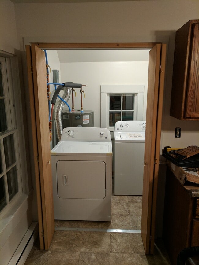 Laundry room - 903 East St