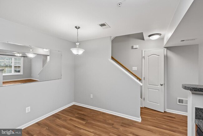 Building Photo - 1900 Lennox Dr