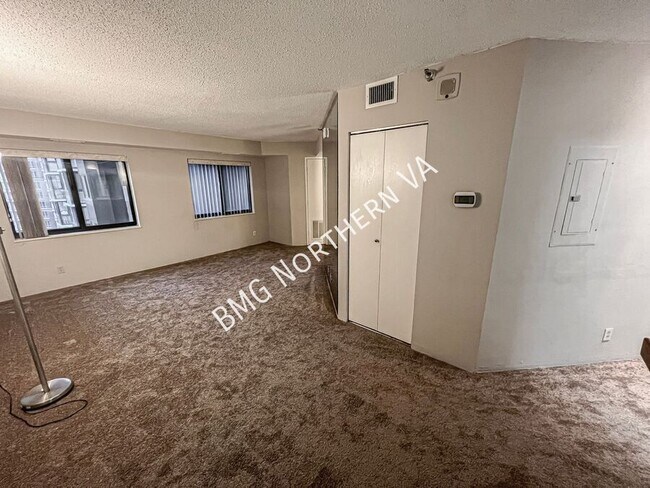 Building Photo - 900 N Stafford St
