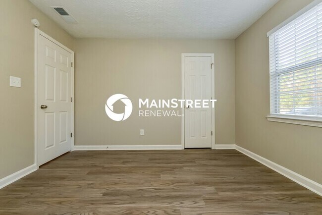 Building Photo - 3 Bedroom Pet-Friendly Home in Covington, GA with Main Street Renewal