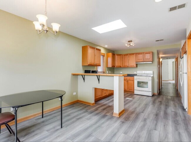 Building Photo - 5841 W 55th St