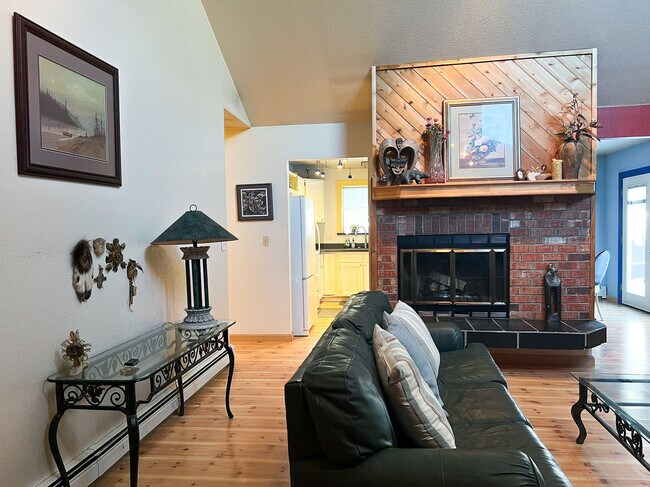 Building Photo - 5703 Jennifer Cir