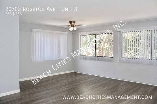 Building Photo - Completely Remodeled Townhouse in Lakewood...