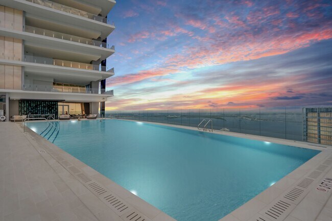 Building Photo - 300 Biscayne Blvd Way