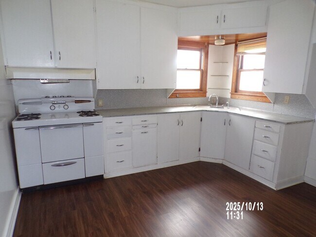 Building Photo - Very nice two-bedroom home located in the Walters area! One Dog under 20 lbs with owner approval!