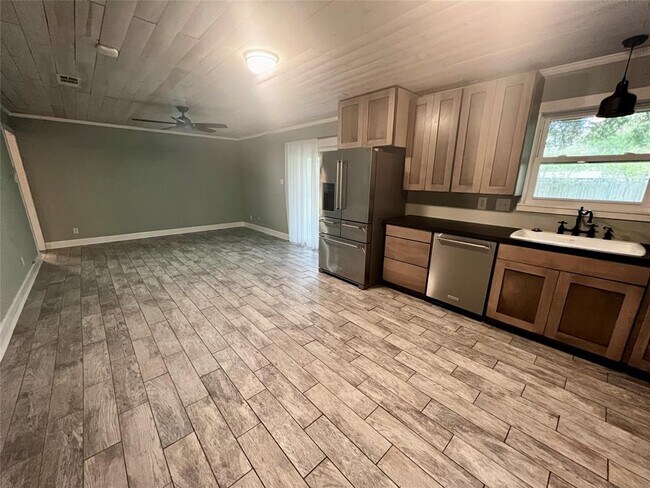 Building Photo - 795 Vogel Dr