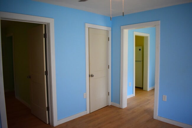 Building Photo - 819 Gene Alley