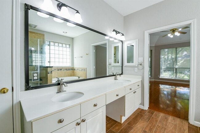 Building Photo - 18035 Somerset Knolls Ct