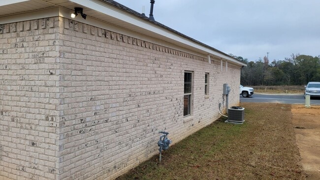 Building Photo - Fully Furnished 3BR/2BA Duplex in Avalon Subdivision!