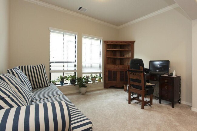 Building Photo - 3030 Royal Oaks Crest