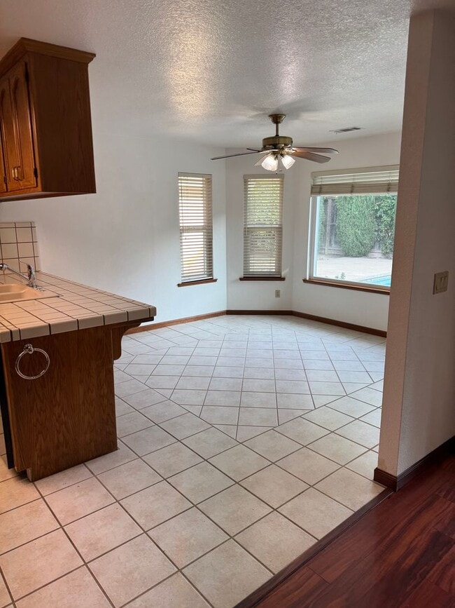 Building Photo - 2119 St Anton Dr