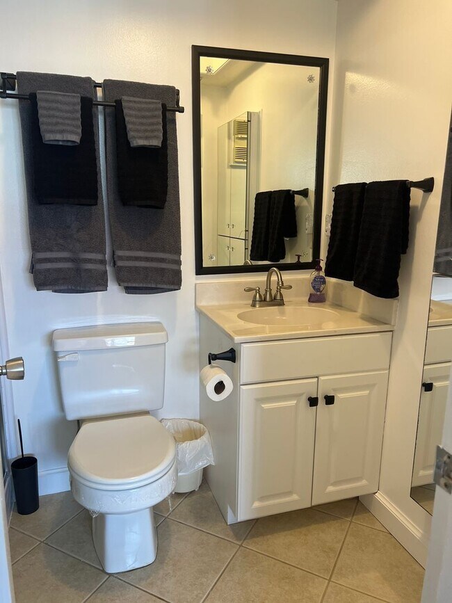 Building Photo - NEW PRICE!  Costa Brava Venice Island 2BR/2BA Condo