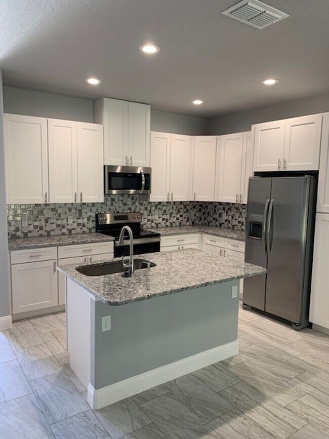 Building Photo - 8 Llosee Ct