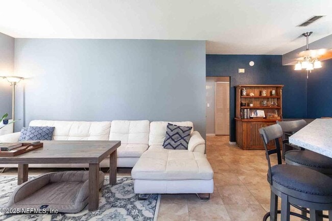 Building Photo - 13700 Richmond Park Dr N