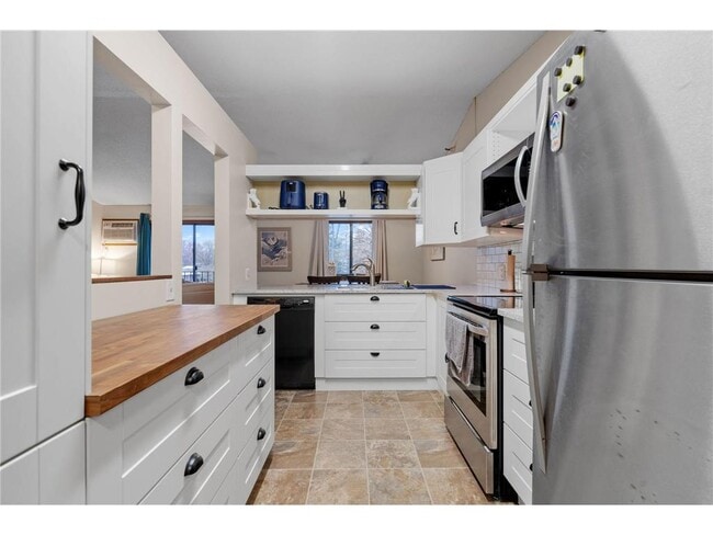 Building Photo - 4151 Boone Ave N