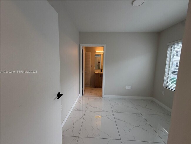 Building Photo - 25779 SW 144th Ave