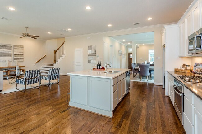 Building Photo - 5010 Ella Blvd