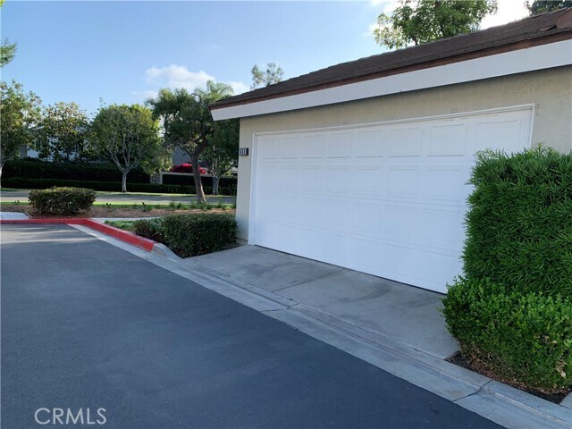 Building Photo - 662 Springbrook N