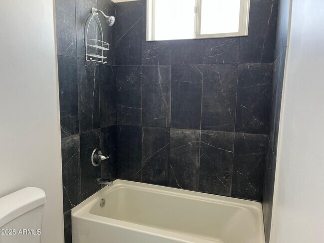 Building Photo - 545 W Ocotillo St