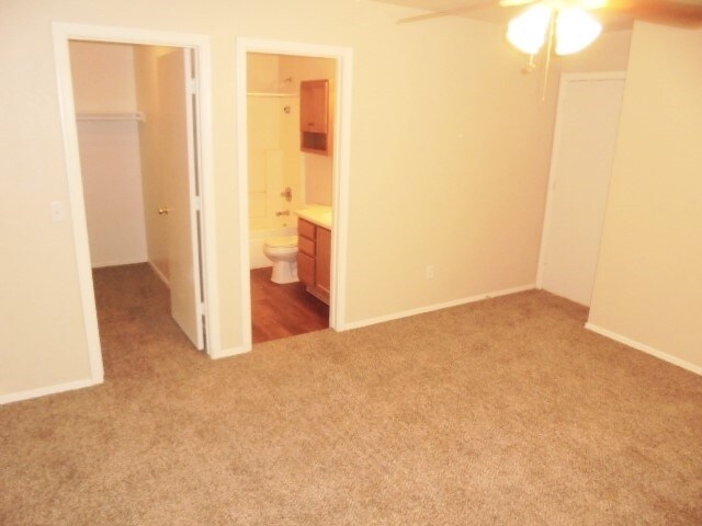 Building Photo - 10778 W Louise Dr