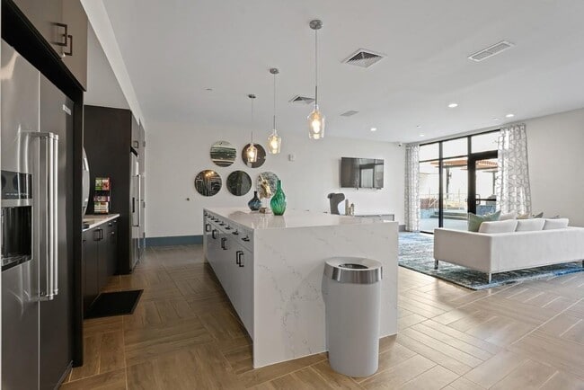 Building Photo - 775 Juniper St NE