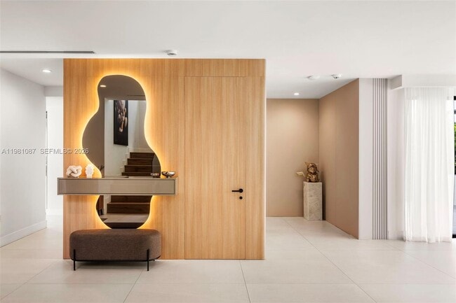 Building Photo - 710 S Shore Dr