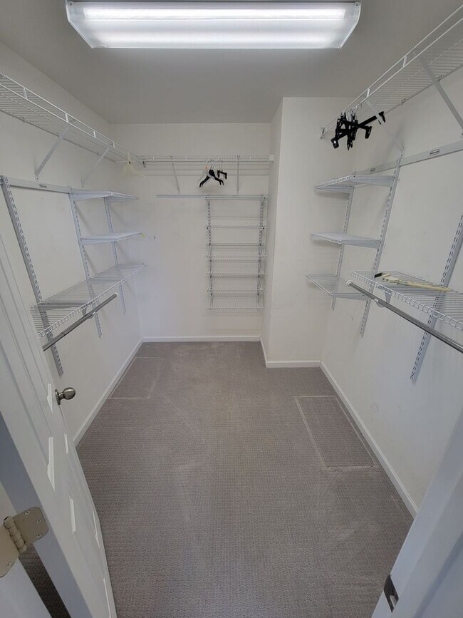 Building Photo - 4 Bedroom, 2.5 Bath Home Available in Hammett Grove Neighborhood