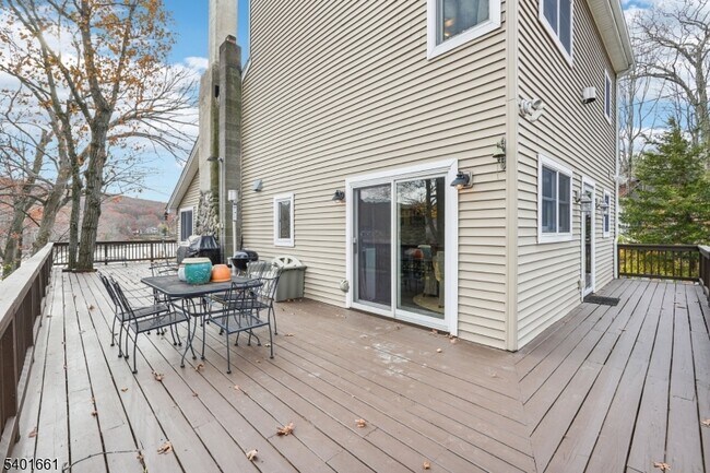 Building Photo - 197 Point Breeze Dr