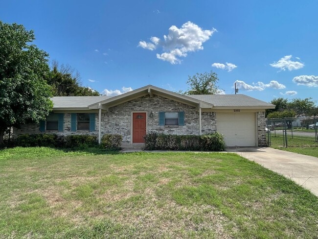 Primary Photo - 2102 El Dorado Dr