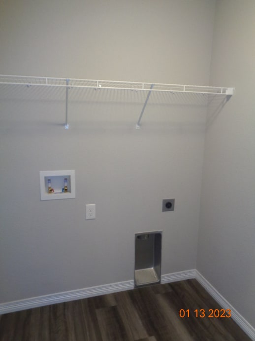 Building Photo - Main level living