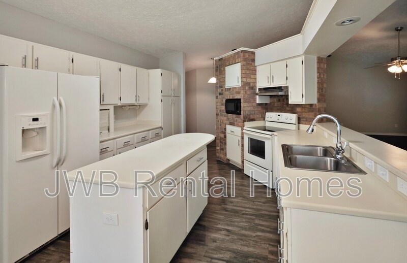 Building Photo - 3208 Turtle Creek Rd