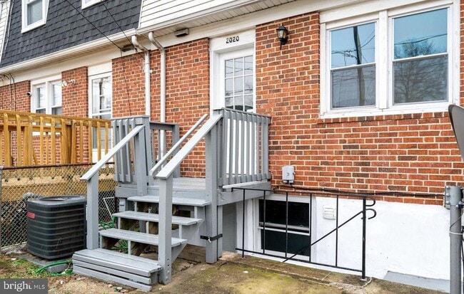 Building Photo - 2020 Dineen Dr