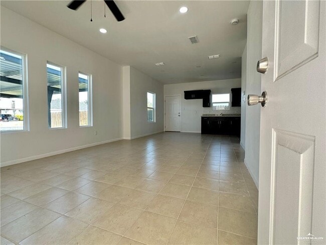 Building Photo - 14 Rafael Dr