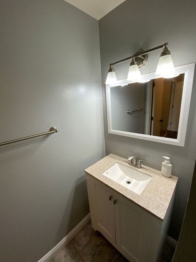 Building Photo - 3 Bedroom Single Story Home Available Near Louisiana Blvd NE & Candelaria Rd NE!