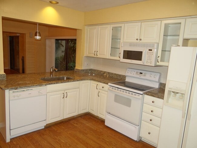 Building Photo - 2 bed / 2 bath condo - ask about move in discount