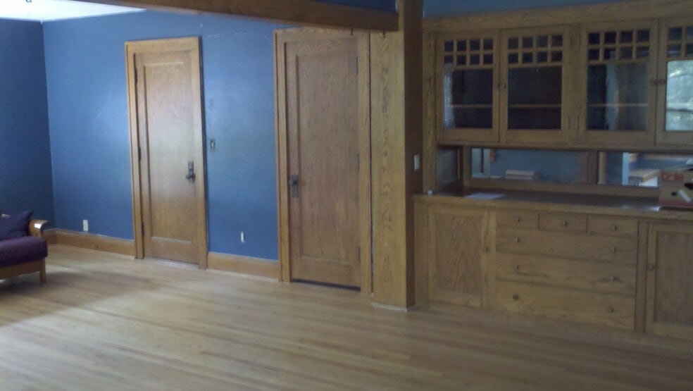 Building Photo - 430 E. Jefferson Street