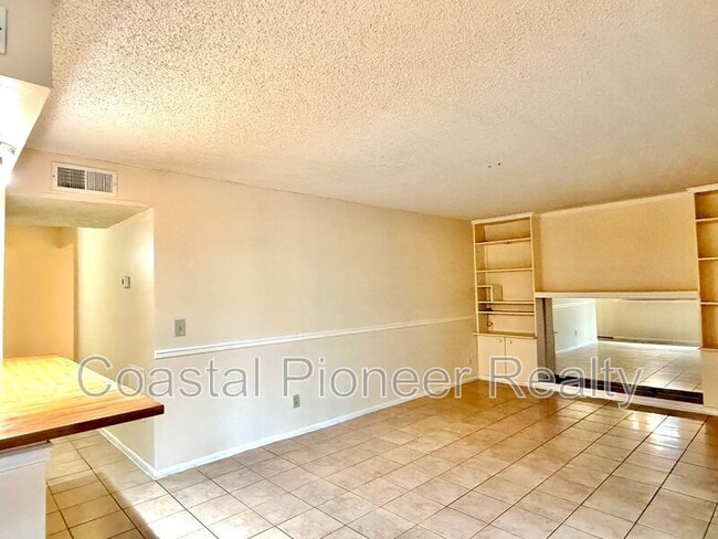 Building Photo - 5502 Pokeweed Ct
